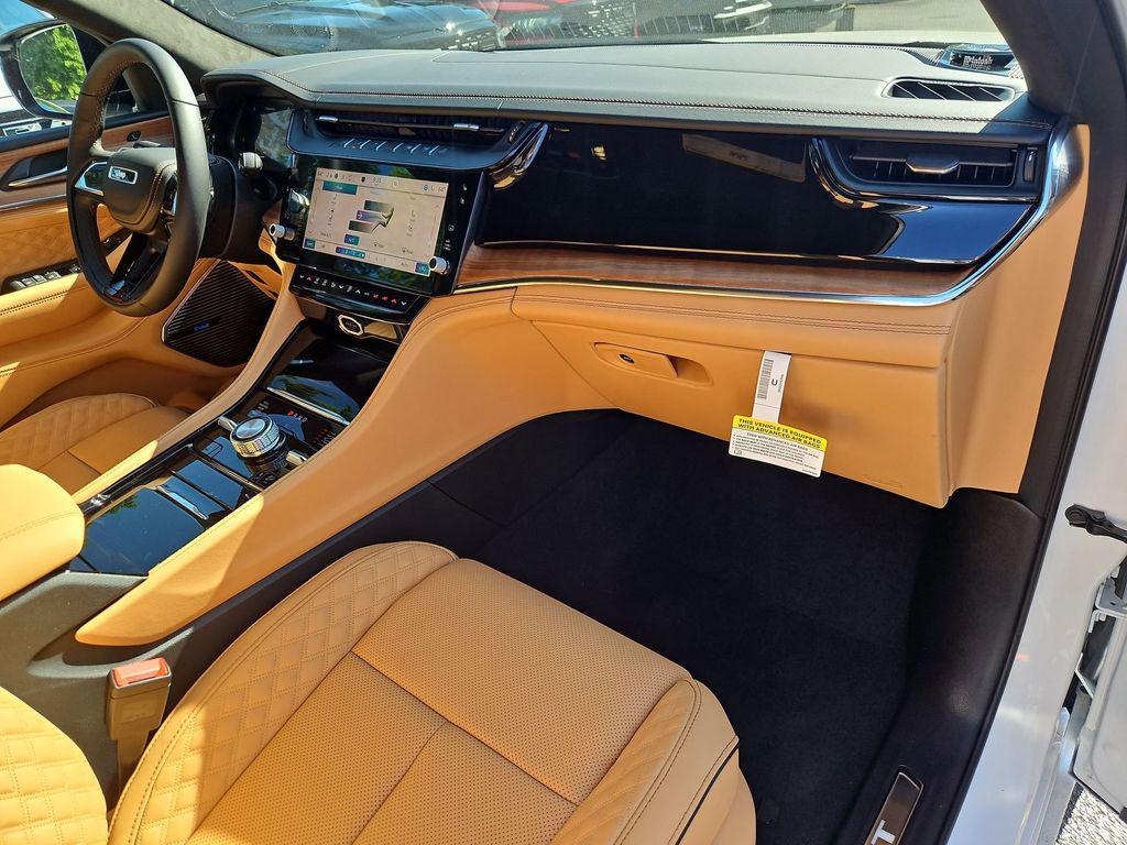 new 2026 Jeep Grand Cherokee car, priced at $54,993