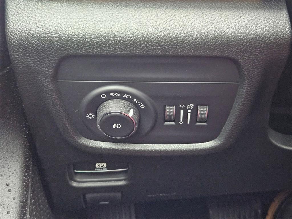 new 2026 Jeep Grand Cherokee car, priced at $44,993