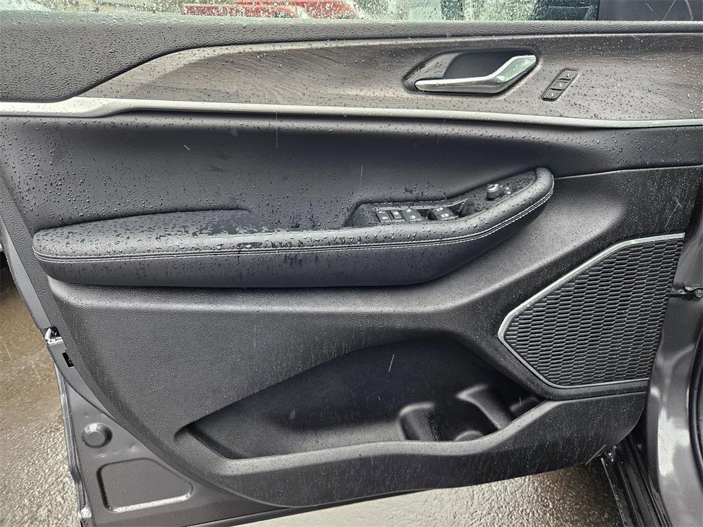 new 2026 Jeep Grand Cherokee car, priced at $44,993