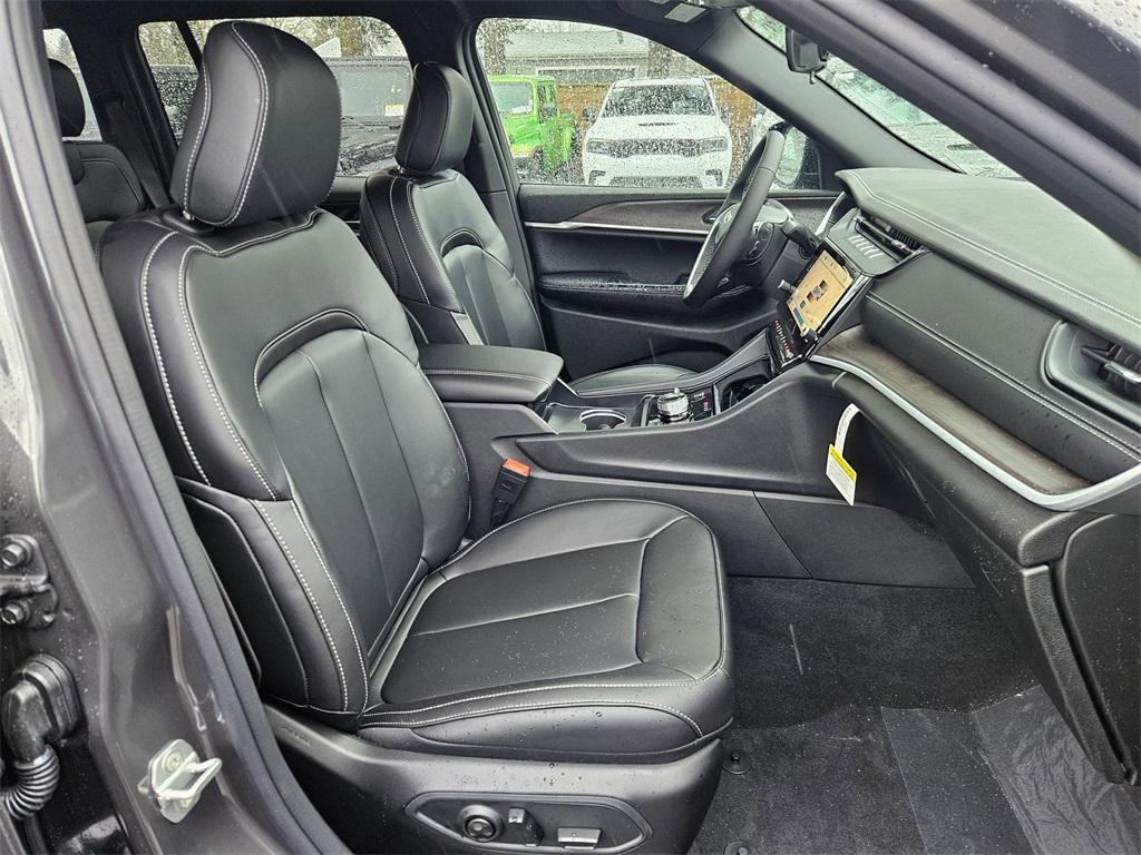 new 2026 Jeep Grand Cherokee car, priced at $44,993