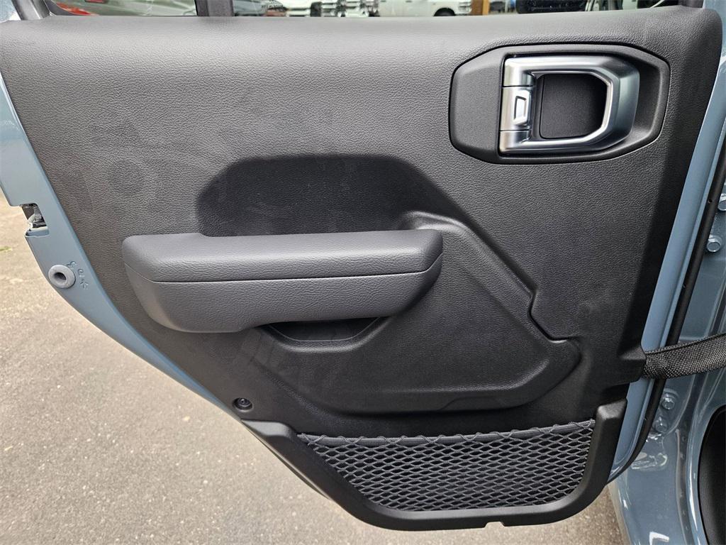 new 2025 Jeep Gladiator car, priced at $41,999