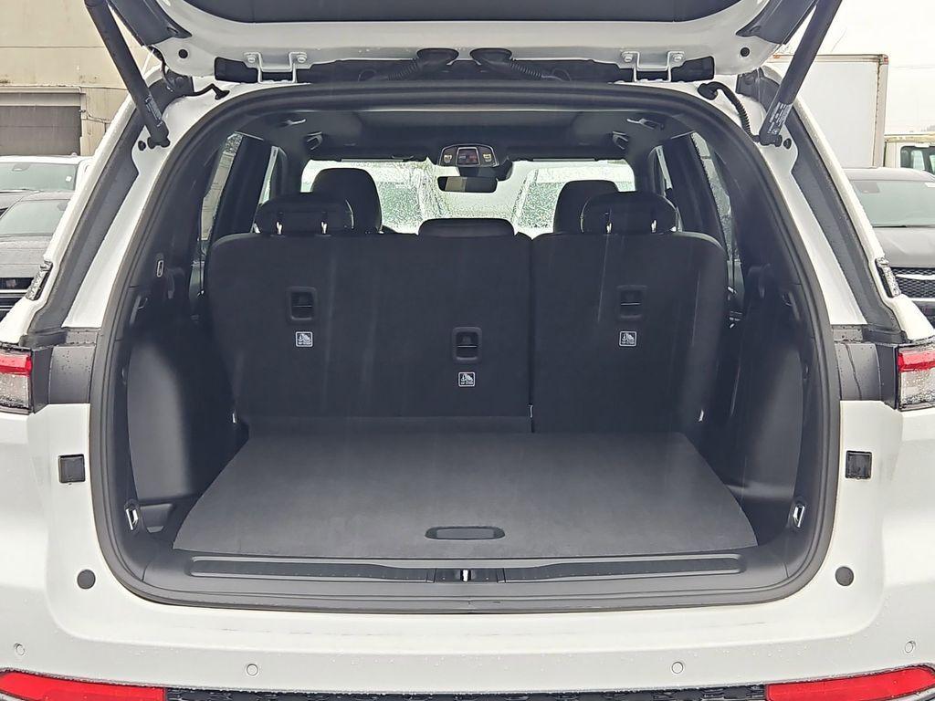 new 2026 Jeep Grand Cherokee car, priced at $41,993