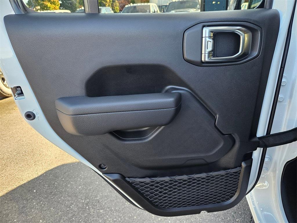 new 2025 Jeep Gladiator car, priced at $40,999