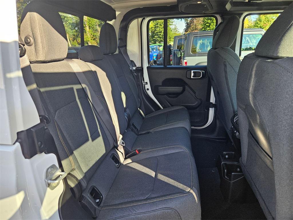 new 2025 Jeep Gladiator car, priced at $40,999