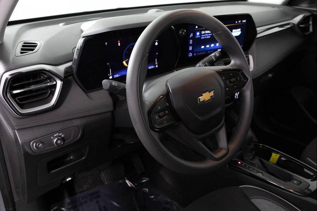 used 2025 Chevrolet TrailBlazer car, priced at $22,813