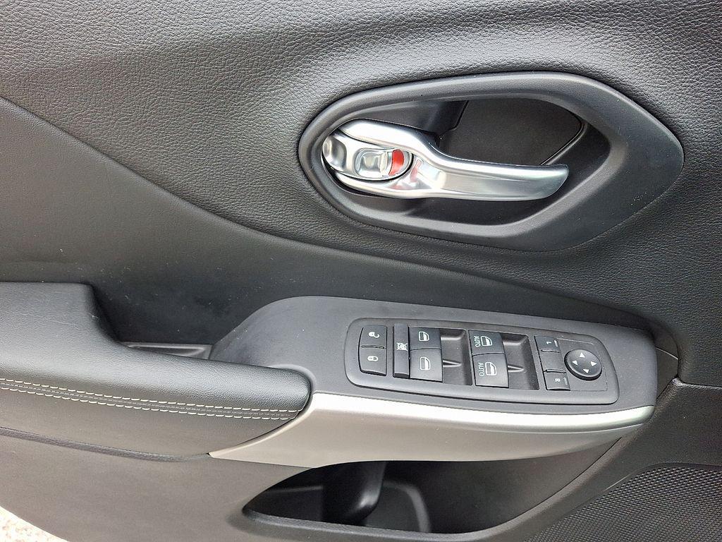 used 2021 Jeep Cherokee car, priced at $20,387