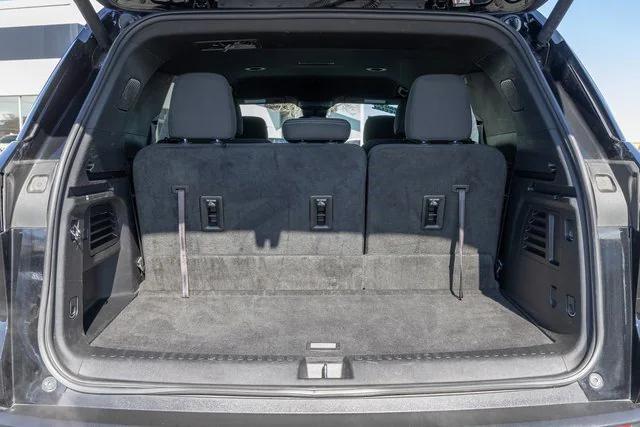 used 2025 Chevrolet Traverse car, priced at $38,900