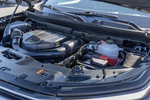 used 2025 Chevrolet Traverse car, priced at $38,900