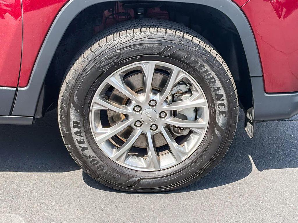 used 2019 Jeep Cherokee car, priced at $18,998