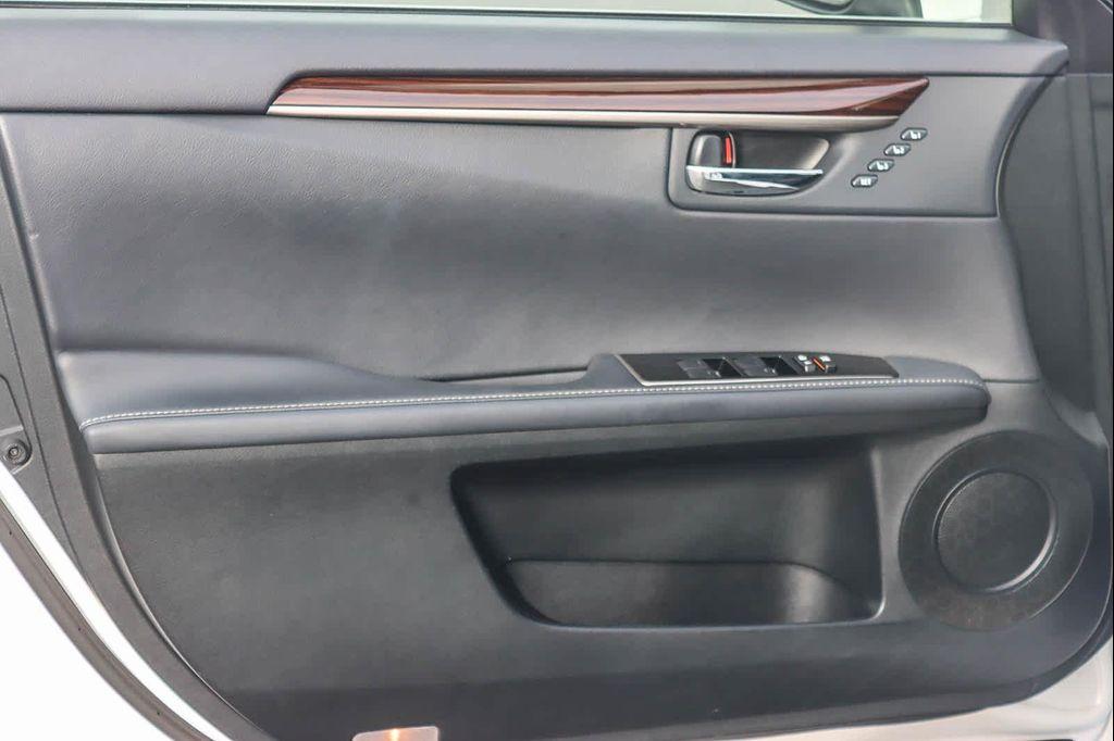 used 2017 Lexus ES 300h car, priced at $22,401