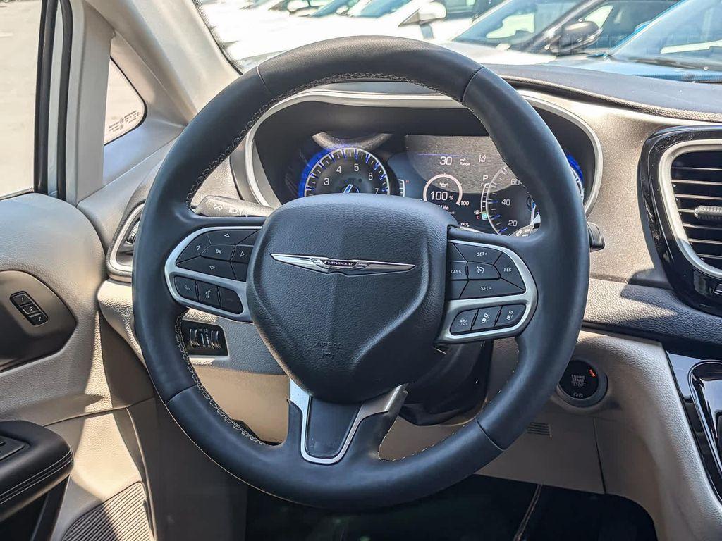 used 2024 Chrysler Pacifica car, priced at $27,997