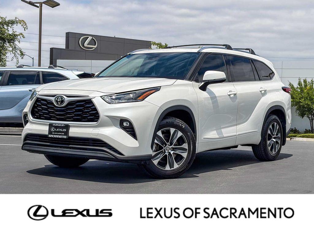 used 2021 Toyota Highlander car, priced at $27,998
