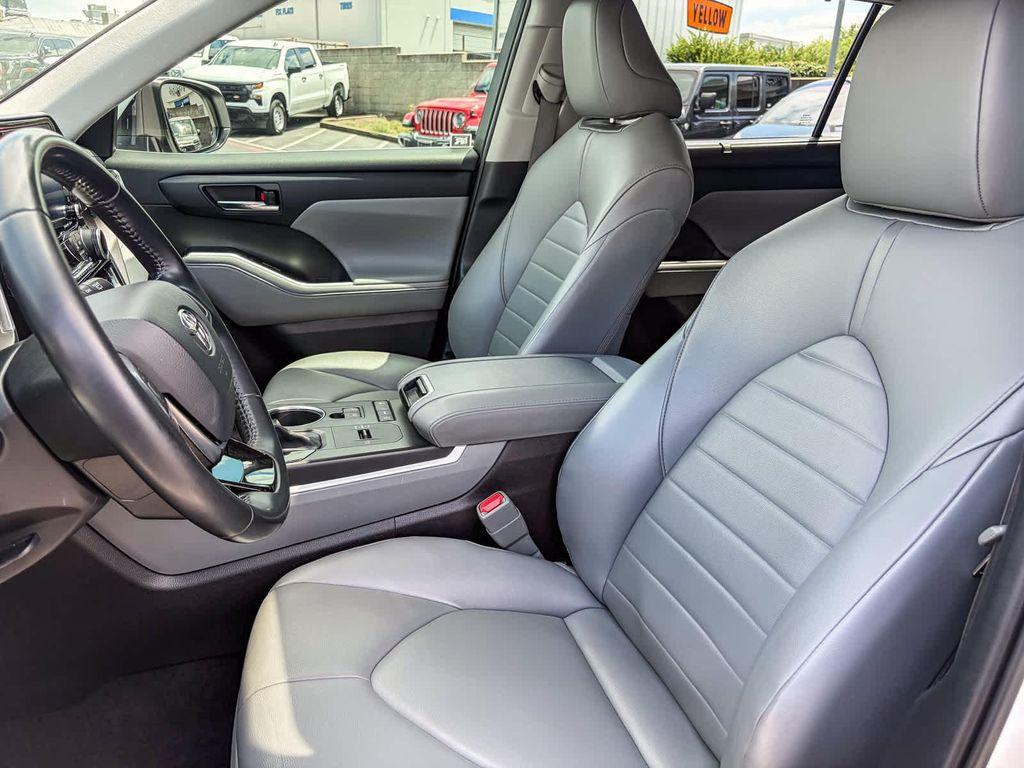 used 2021 Toyota Highlander car, priced at $27,998