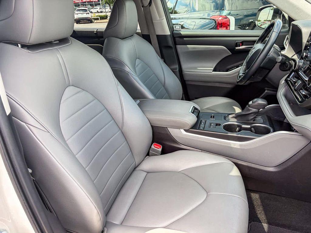 used 2021 Toyota Highlander car, priced at $27,998