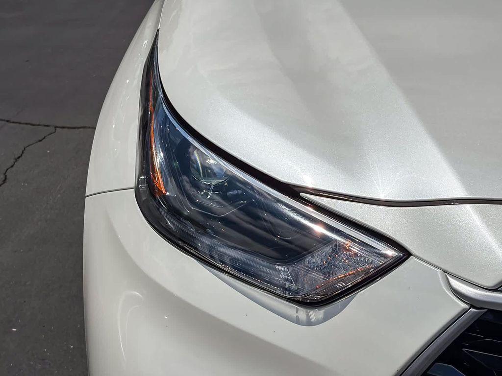 used 2021 Toyota Highlander car, priced at $27,998