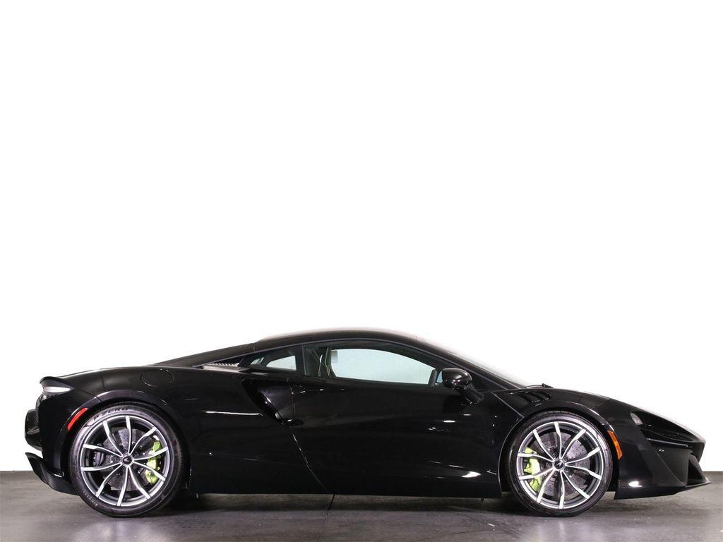 new 2025 McLaren Artura car, priced at $298,908