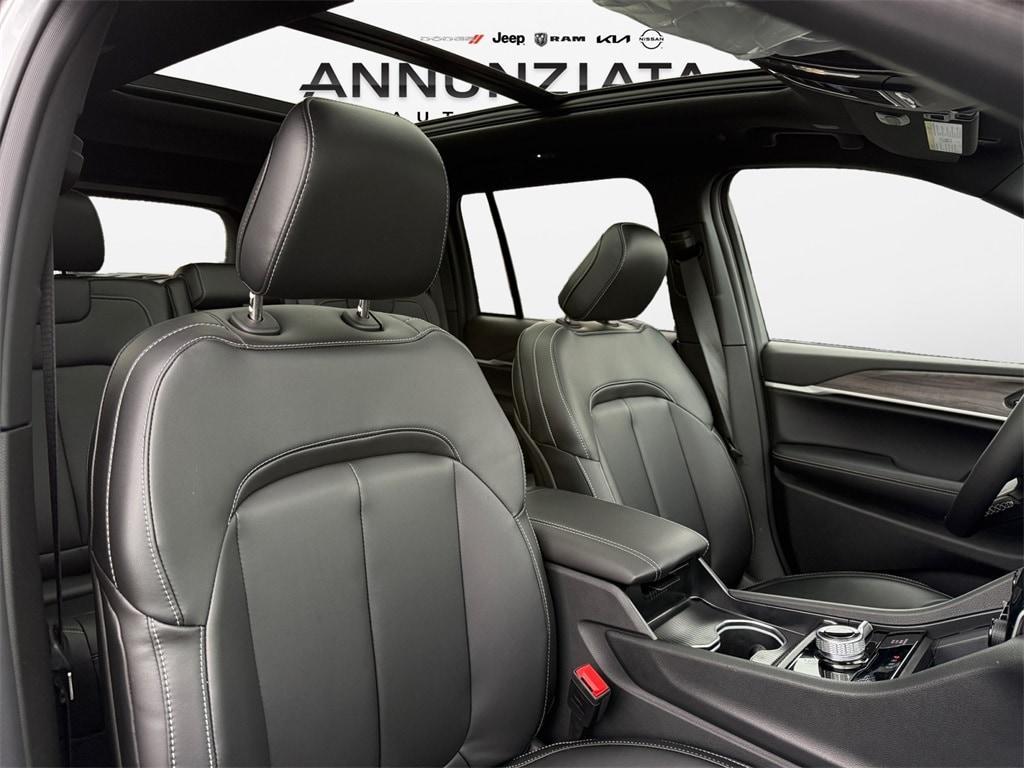 new 2025 Jeep Grand Cherokee car, priced at $48,185