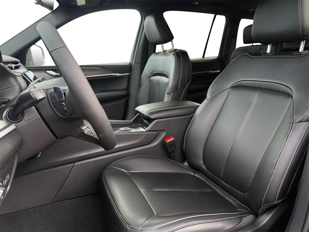 new 2025 Jeep Grand Cherokee car, priced at $51,985