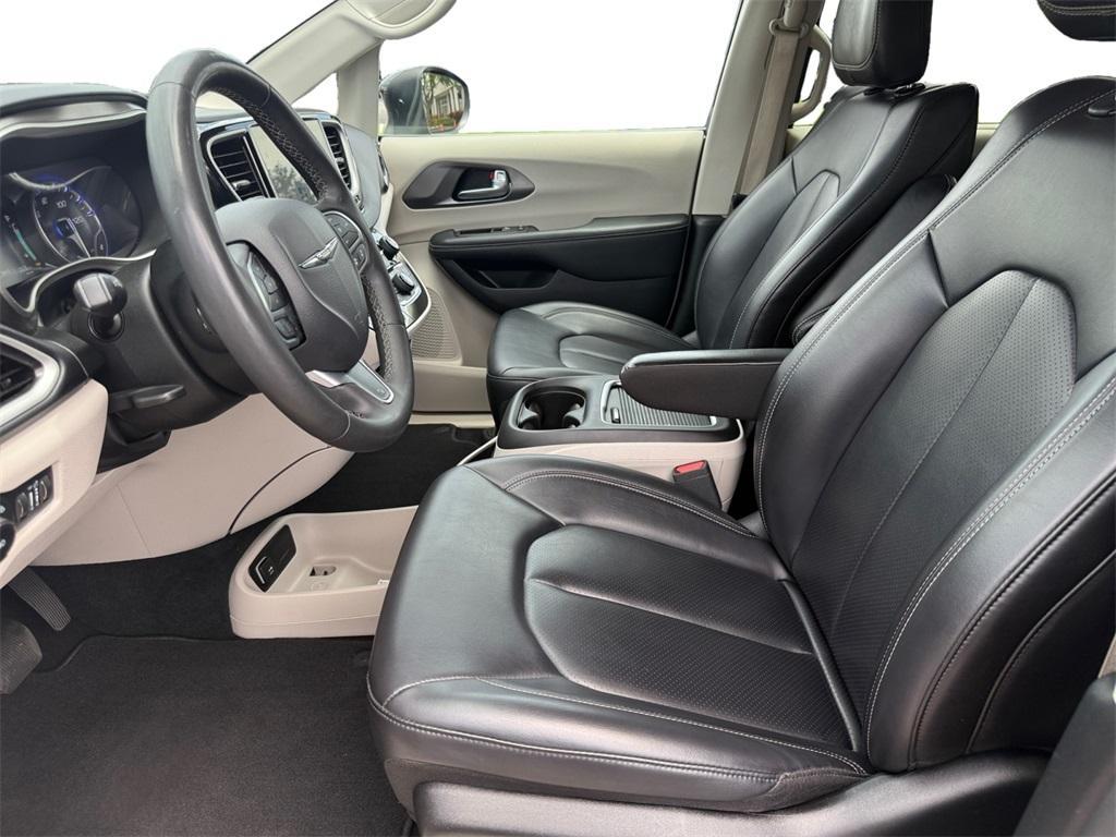 used 2023 Chrysler Pacifica car, priced at $25,999