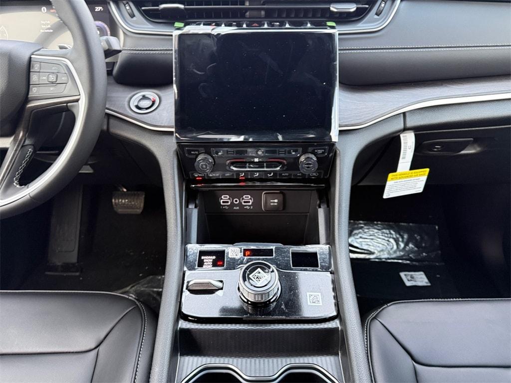 new 2025 Jeep Grand Cherokee car, priced at $50,910