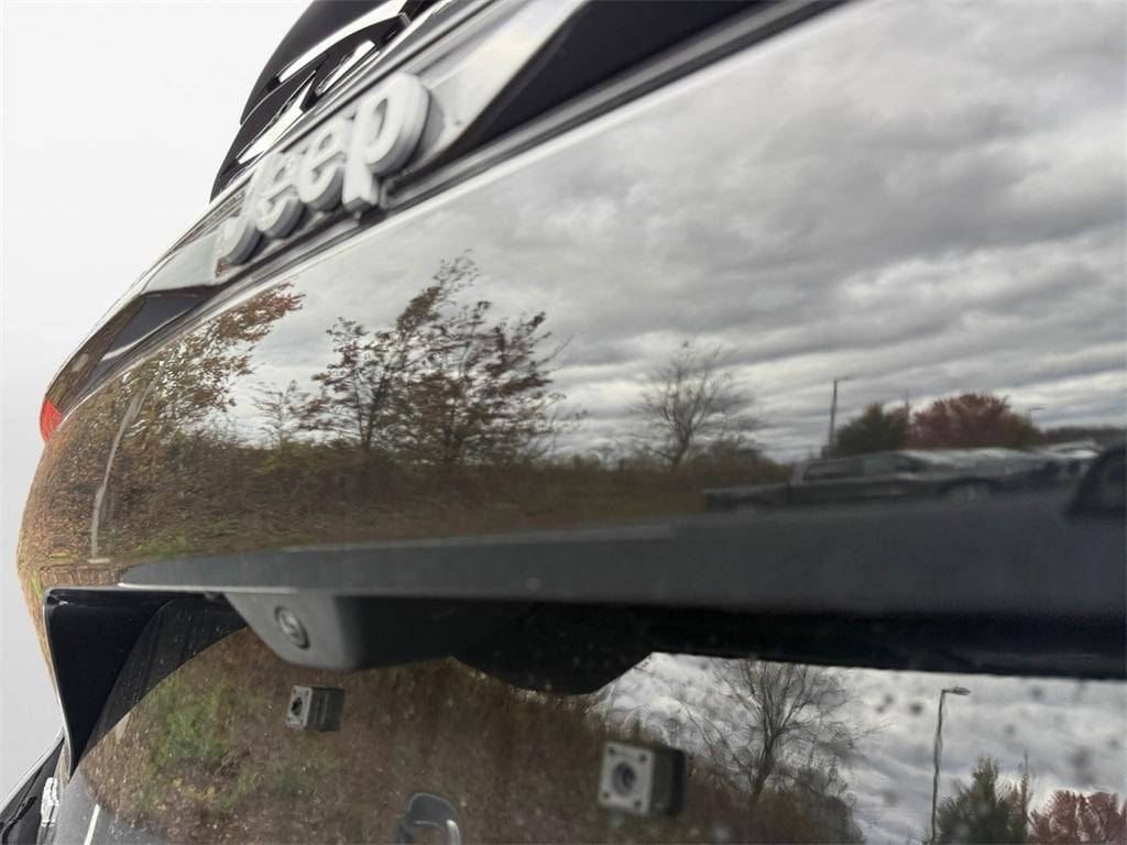 new 2025 Jeep Grand Cherokee car, priced at $40,345