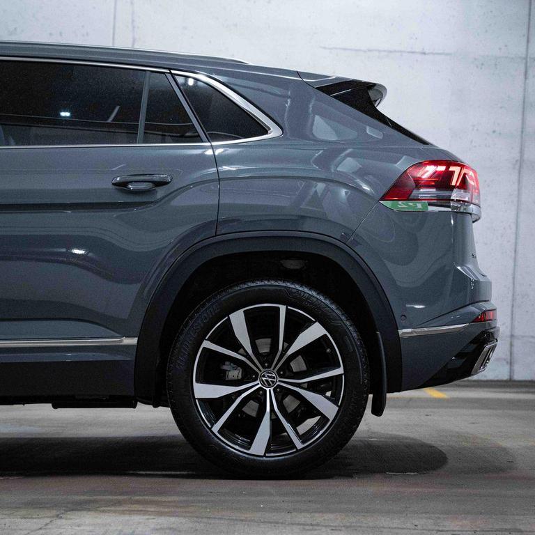 new 2026 Volkswagen Atlas Cross Sport car, priced at $54,248