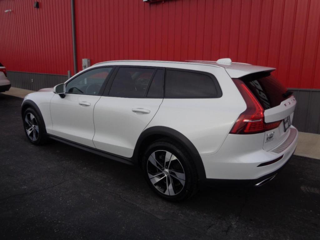 used 2020 Volvo V60 Cross Country car, priced at $15,995