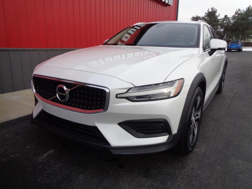 used 2020 Volvo V60 Cross Country car, priced at $15,995