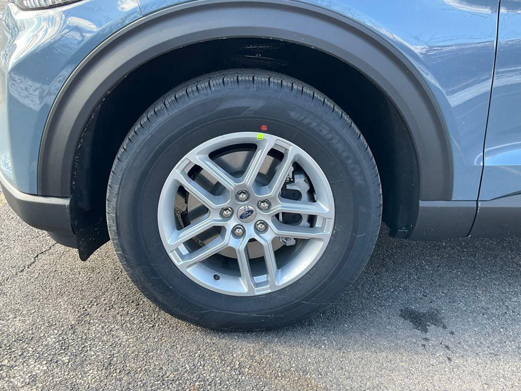 new 2026 Ford Explorer car, priced at $40,622