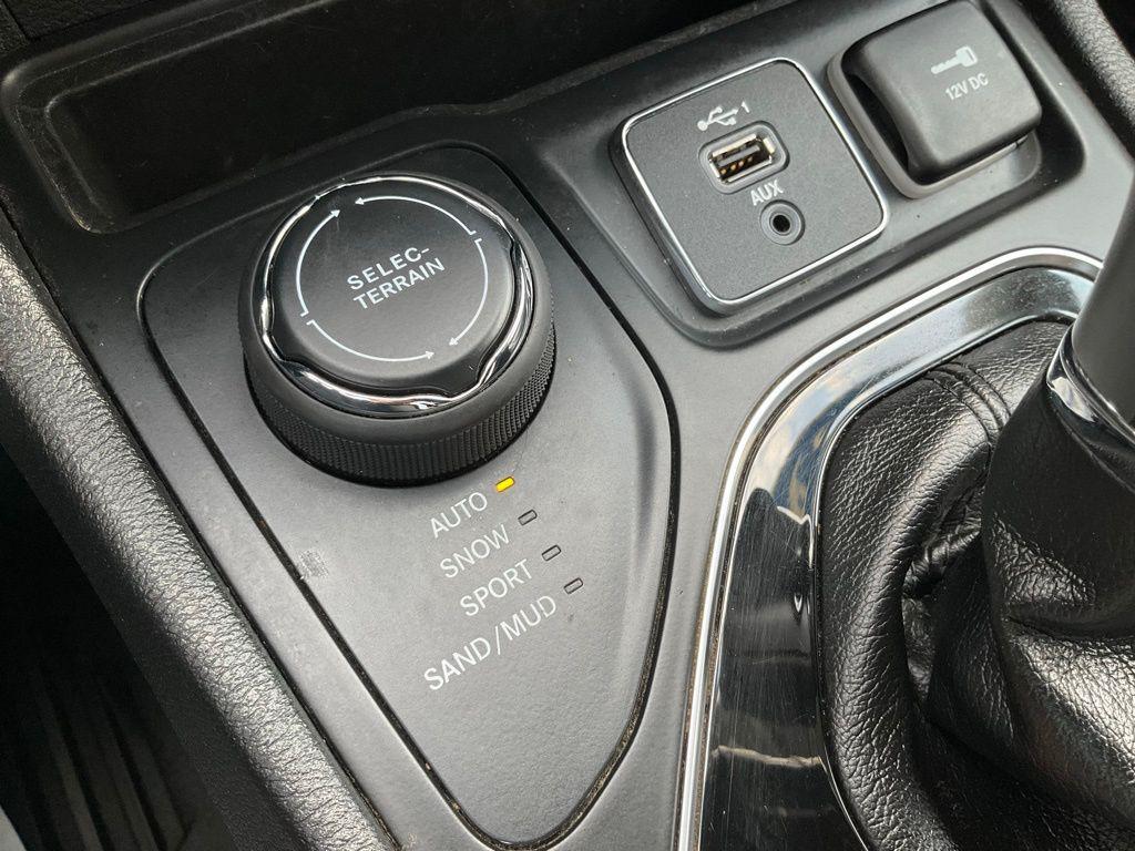 used 2019 Jeep Cherokee car, priced at $17,358