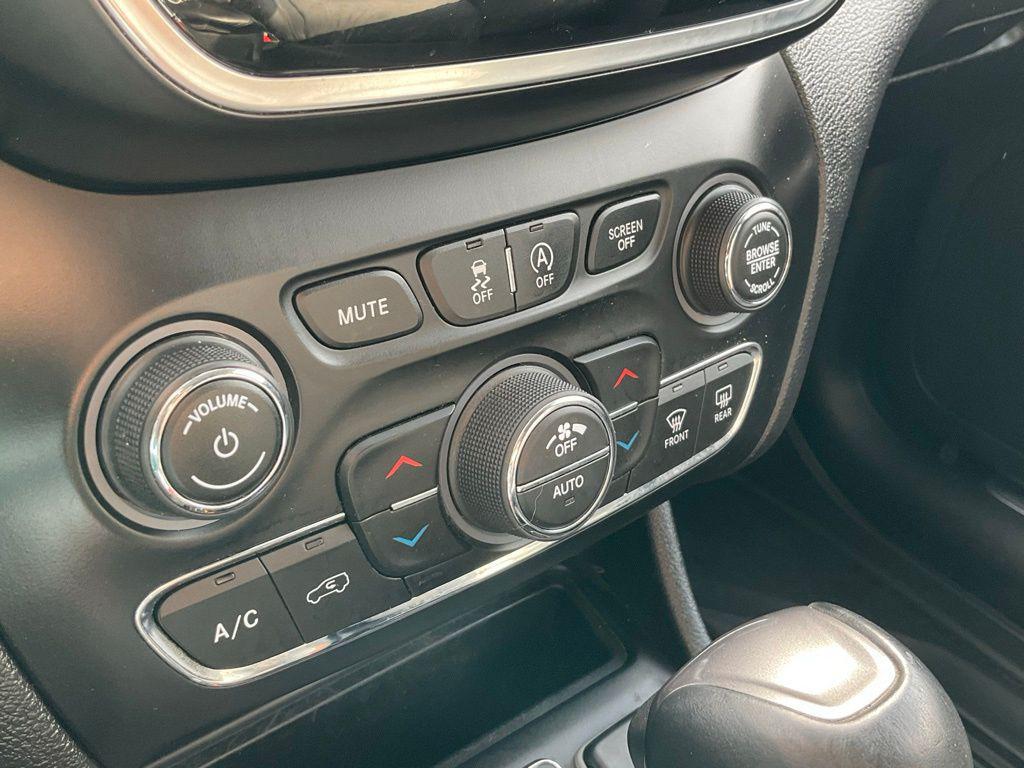 used 2019 Jeep Cherokee car, priced at $17,358