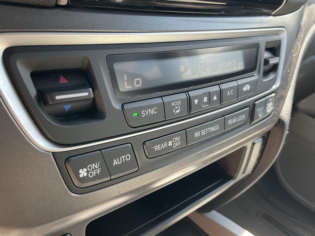 used 2022 Honda Pilot car, priced at $27,999