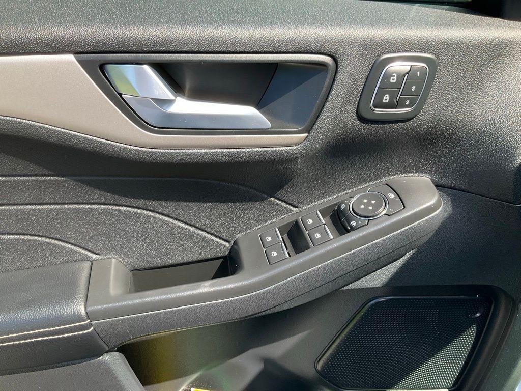 used 2022 Ford Escape car, priced at $24,041