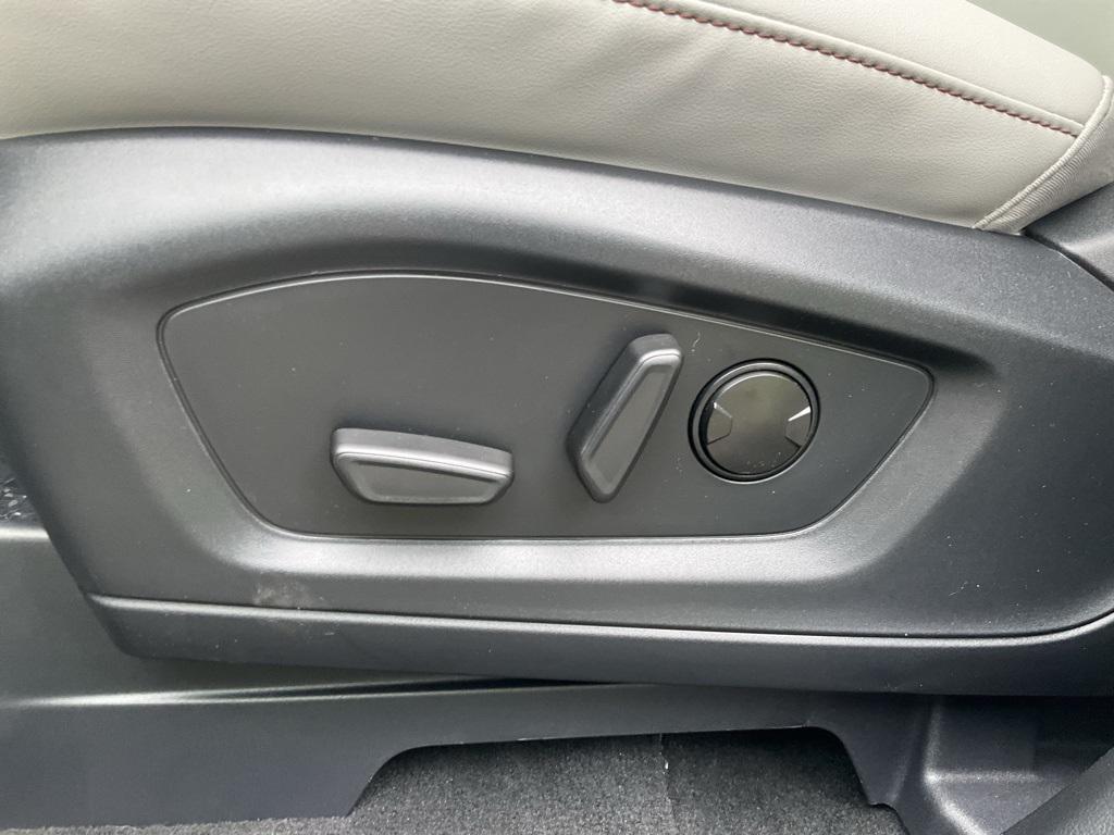 new 2025 Ford Explorer car, priced at $45,975