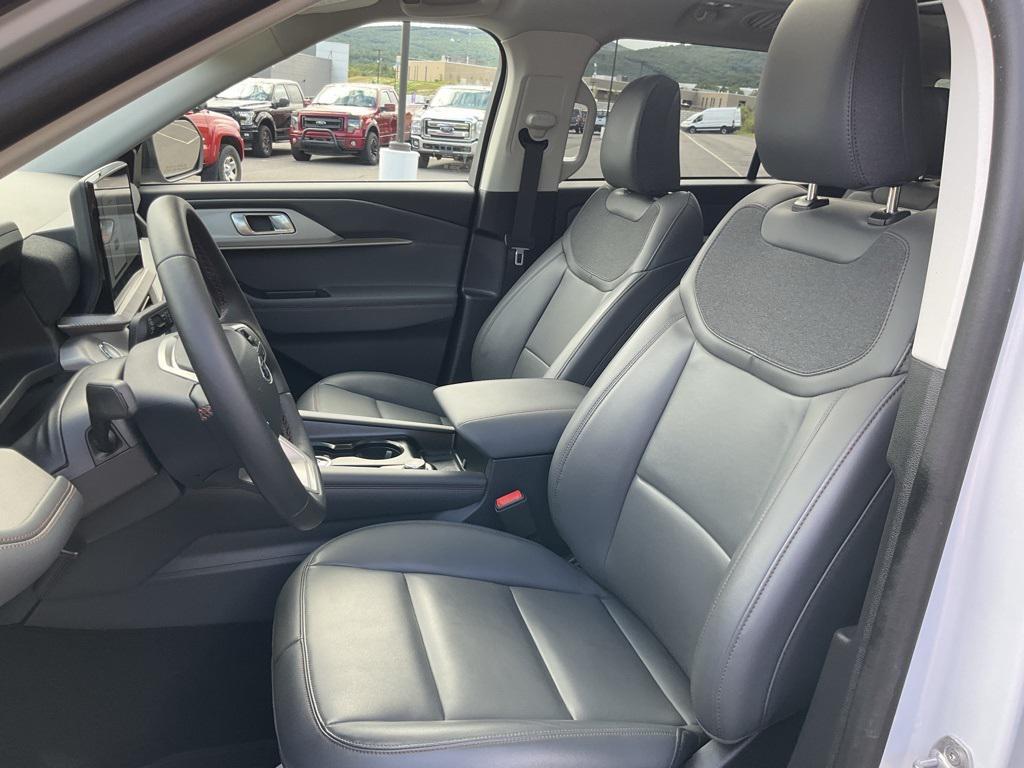 new 2025 Ford Explorer car, priced at $46,175