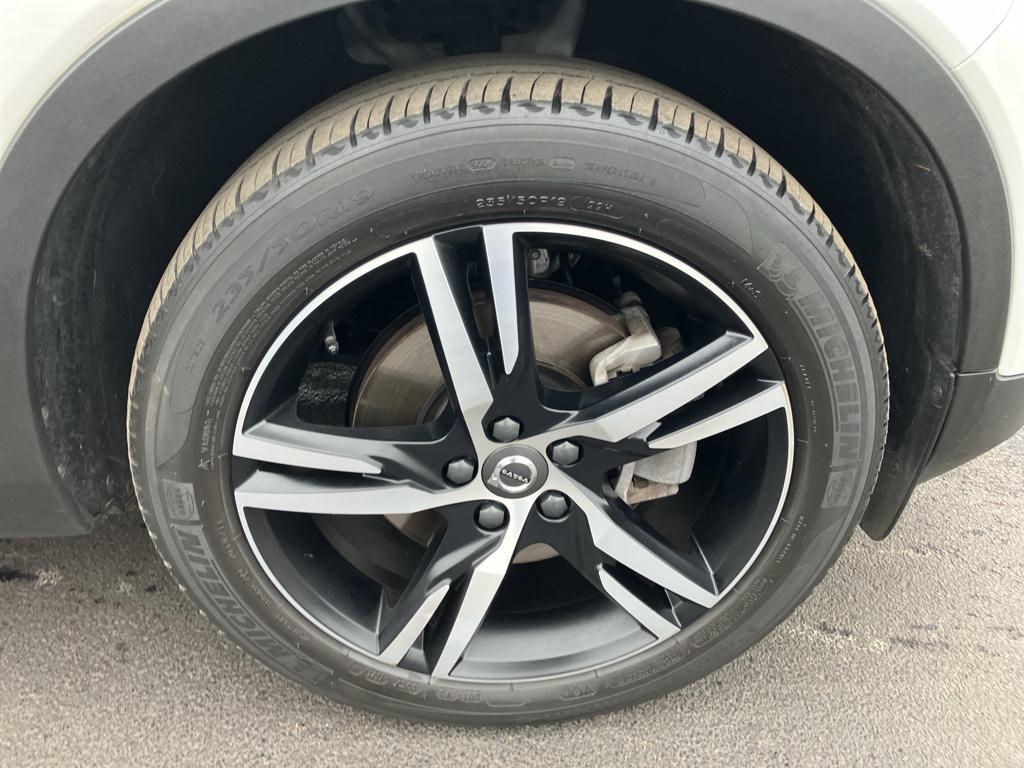 used 2021 Volvo XC40 car, priced at $20,950