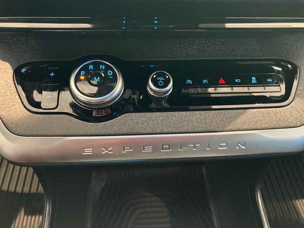 new 2025 Ford Expedition car, priced at $74,244