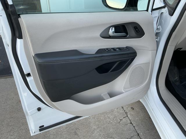 used 2024 Chrysler Pacifica car, priced at $29,995