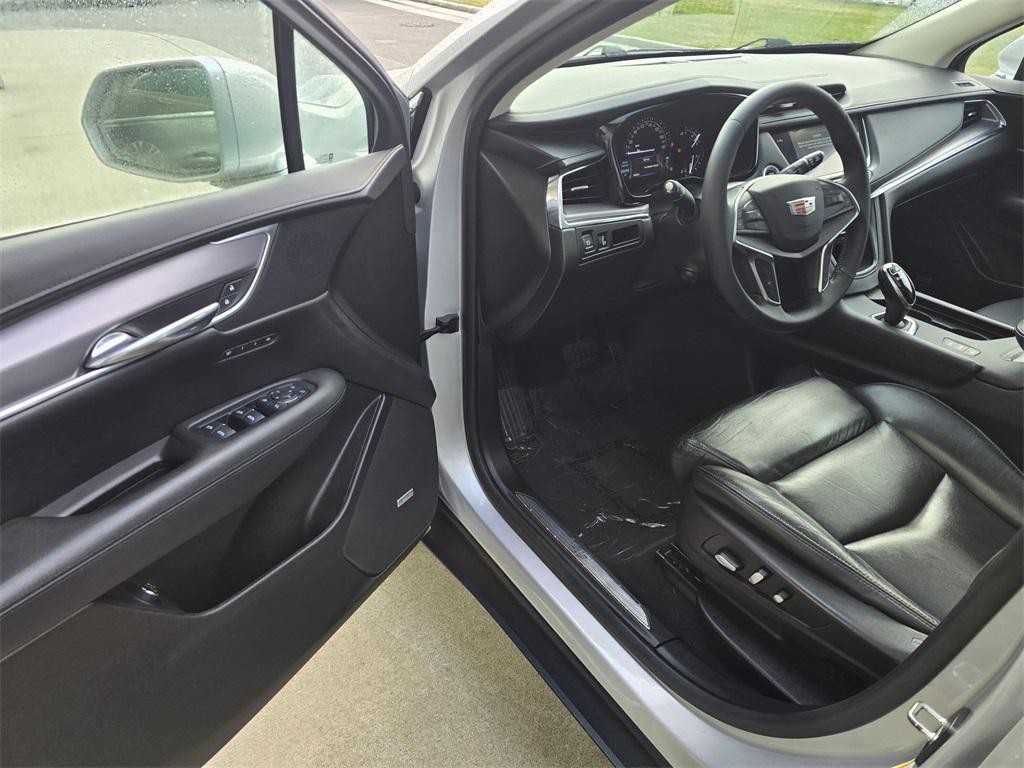 used 2017 Cadillac XT5 car, priced at $19,680