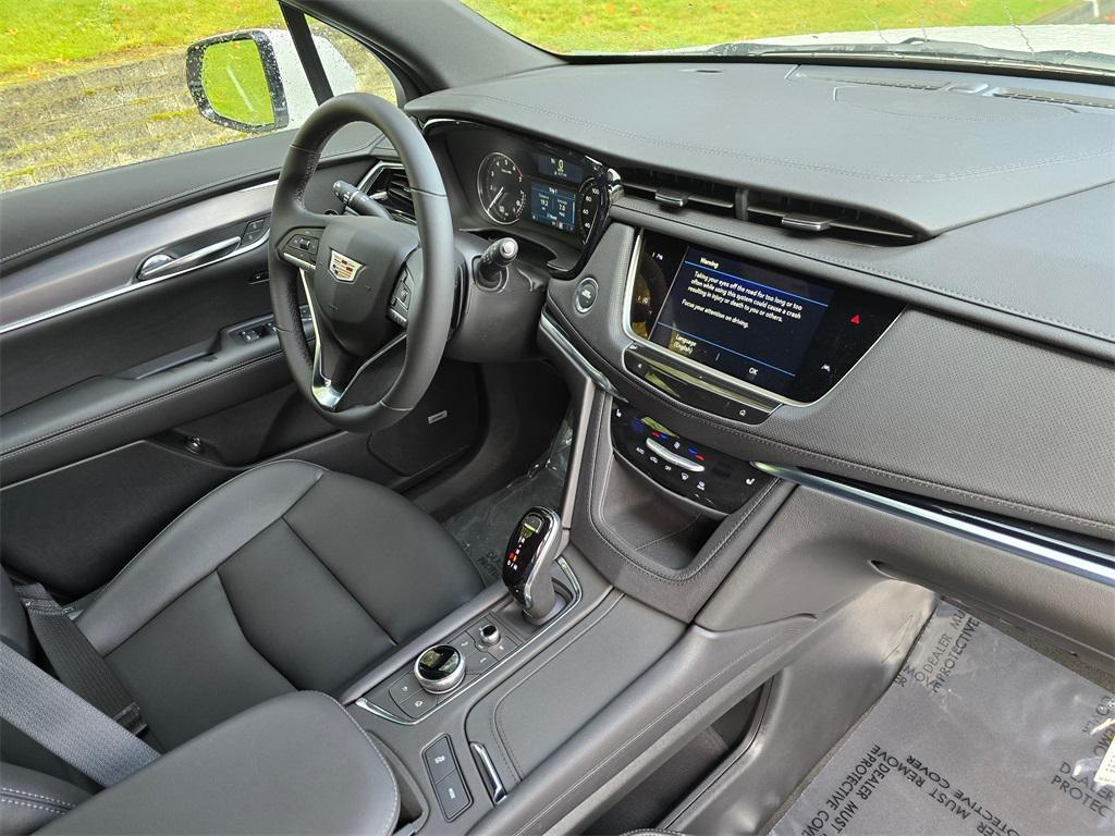 new 2025 Cadillac XT6 car, priced at $53,915
