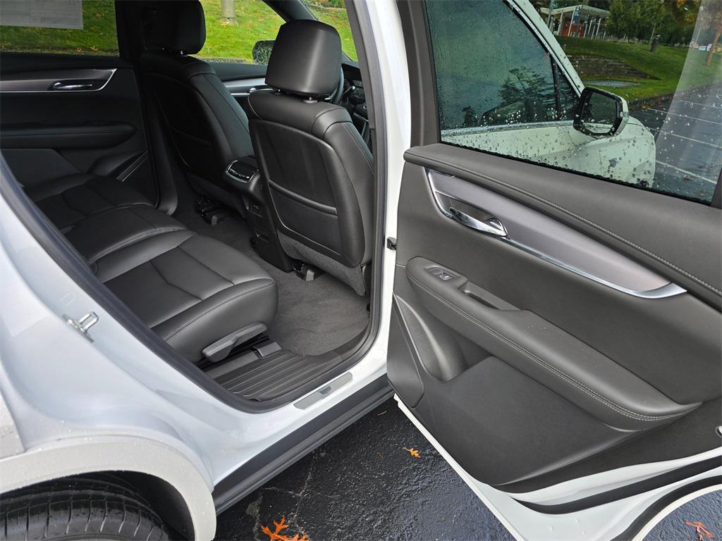 new 2025 Cadillac XT6 car, priced at $53,915