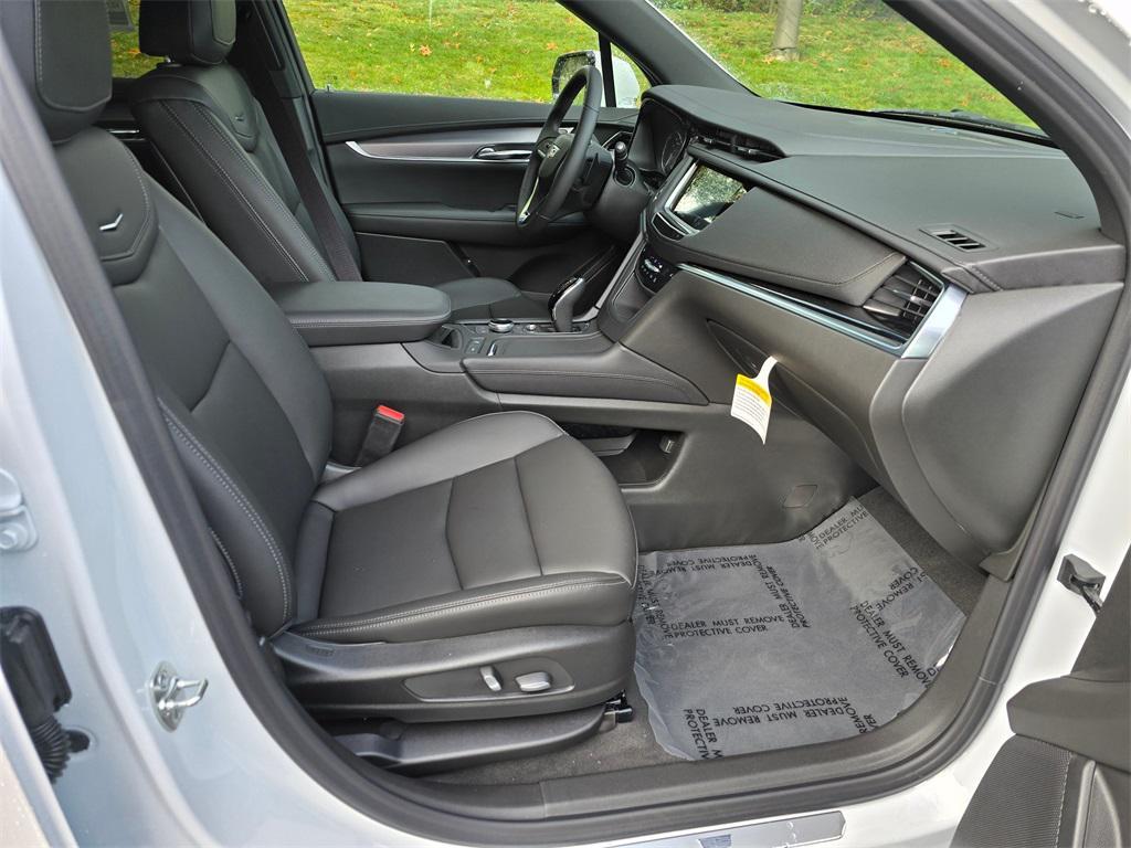 new 2025 Cadillac XT6 car, priced at $53,915