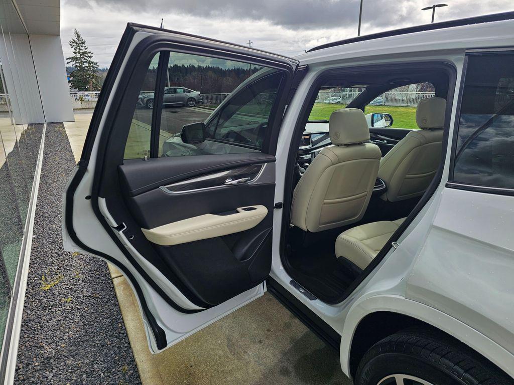 used 2023 Cadillac XT6 car, priced at $44,995