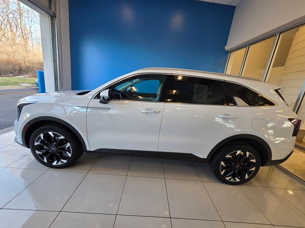 used 2025 Kia Sorento car, priced at $32,448