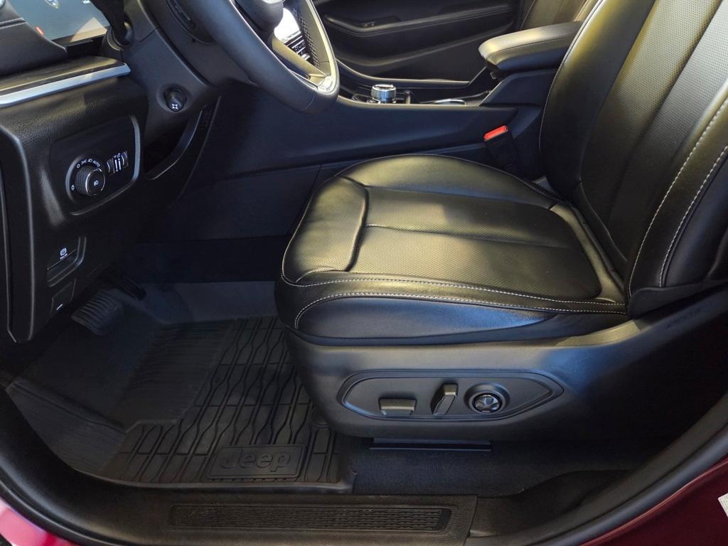 used 2024 Jeep Grand Cherokee car, priced at $31,500