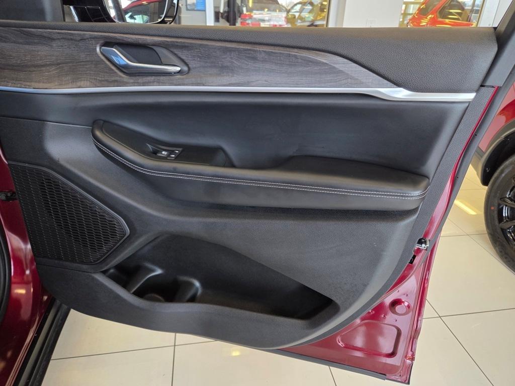 used 2024 Jeep Grand Cherokee car, priced at $31,500