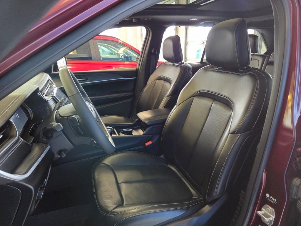 used 2024 Jeep Grand Cherokee car, priced at $31,500