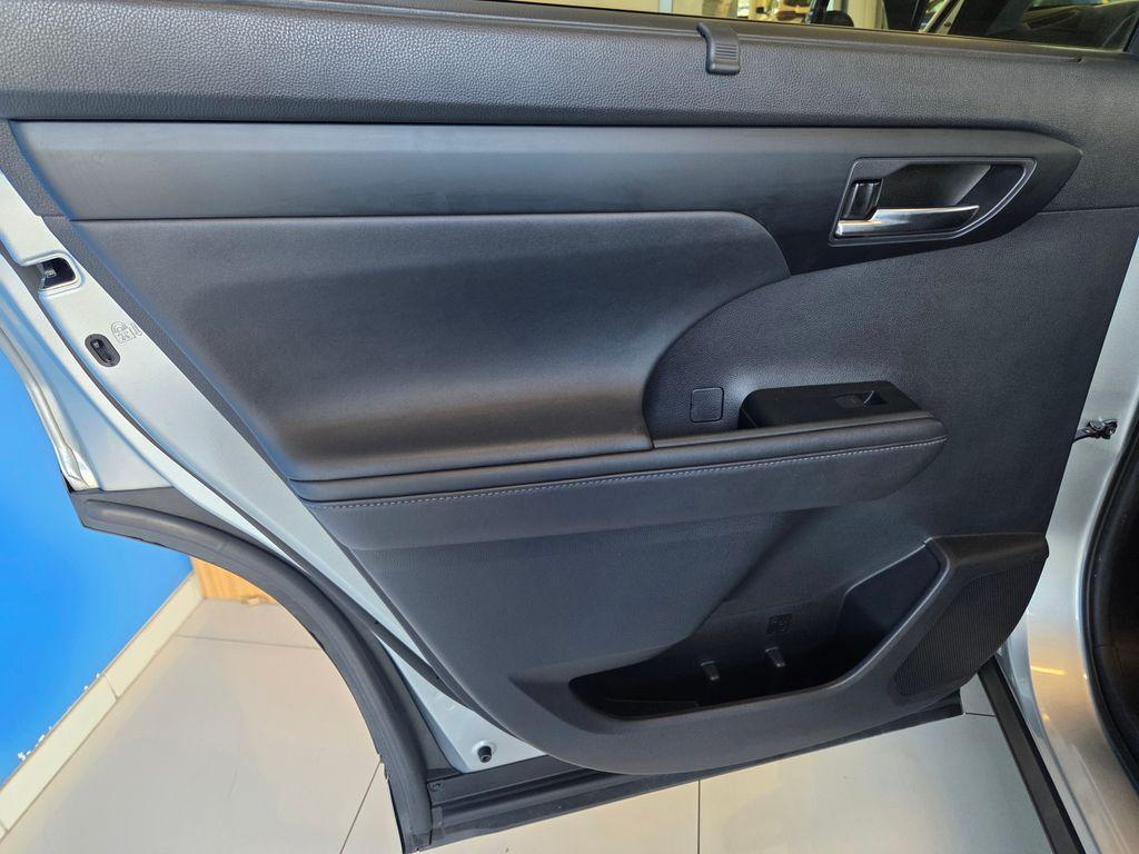 used 2020 Toyota Highlander Hybrid car, priced at $23,377