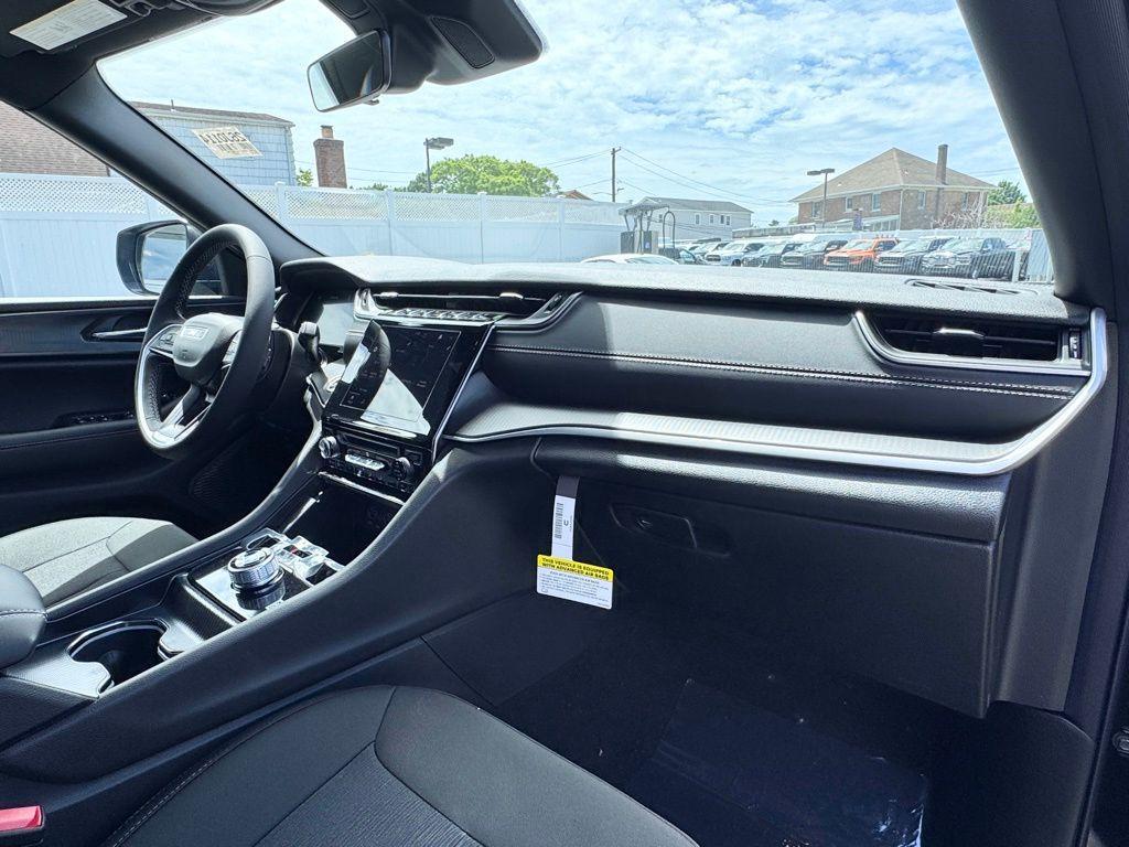 new 2026 Jeep Grand Cherokee car, priced at $36,611