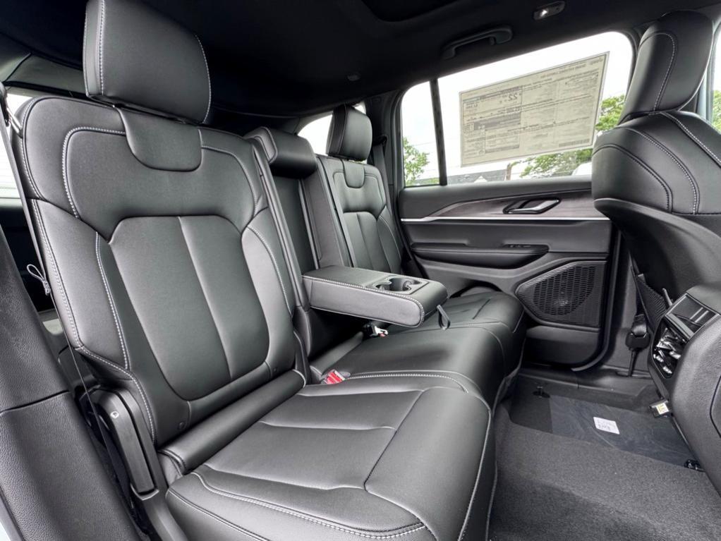 new 2025 Jeep Grand Cherokee car, priced at $49,890